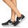 Pantofi Femei Pantofi sport Casual Nike VENTURE RUNNER Negru / Alb